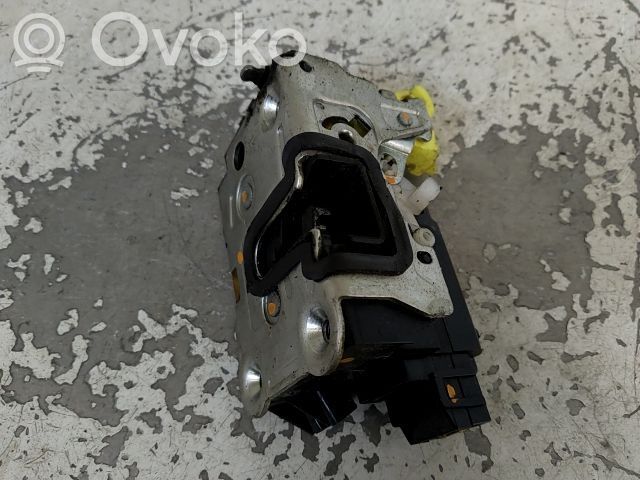Dacia Duster Zamek drzwi tylnych 