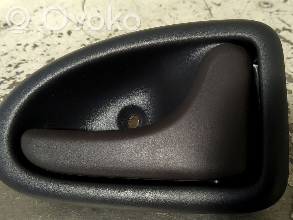 Renault Clio I Manecilla interna puerta trasera 