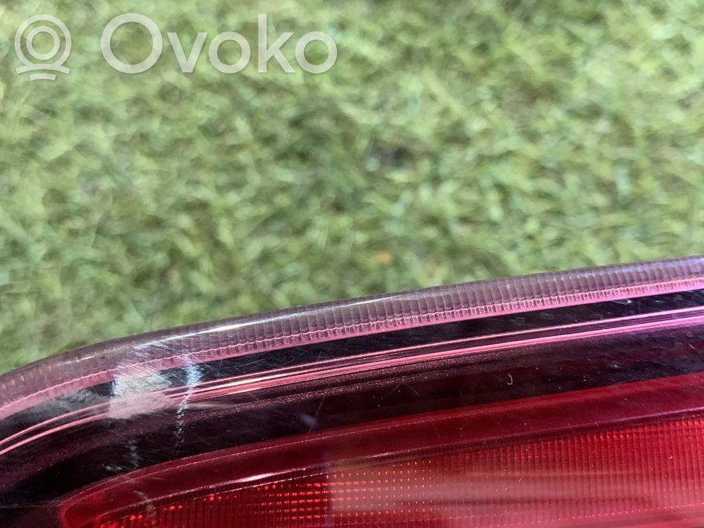 Alfa Romeo Giulia Aizmugurējais lukturis pārsegā 