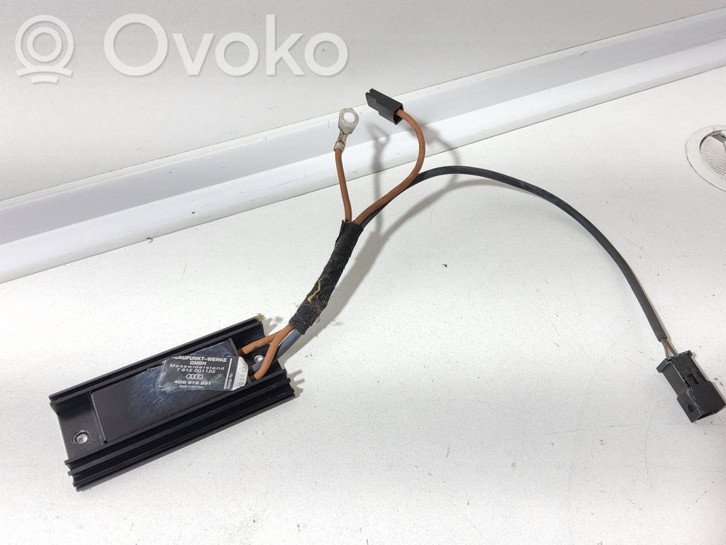 Audi A8 S8 D2 4D Aerial antenna amplifier 