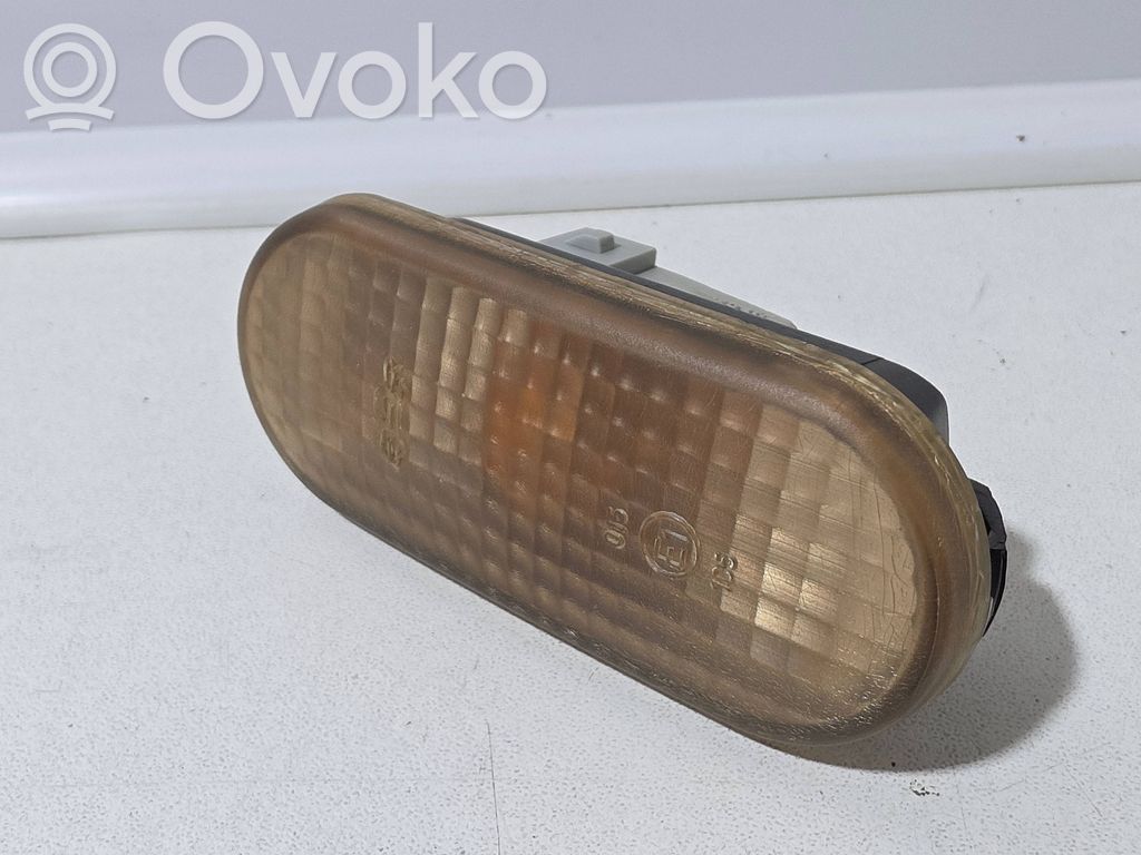 Volkswagen Golf III Seitenblinker 