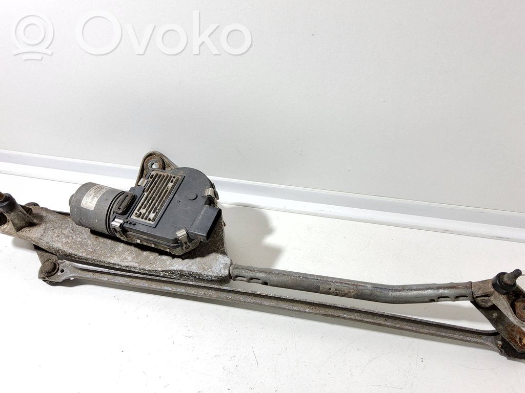 Audi A8 S8 D3 4E Etupyyhkimen vivusto ja moottori 