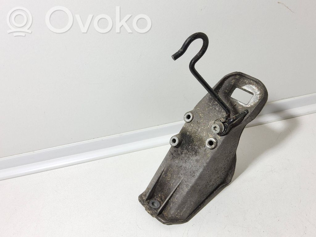 Audi 100 S4 C4 Engine mounting bracket 
