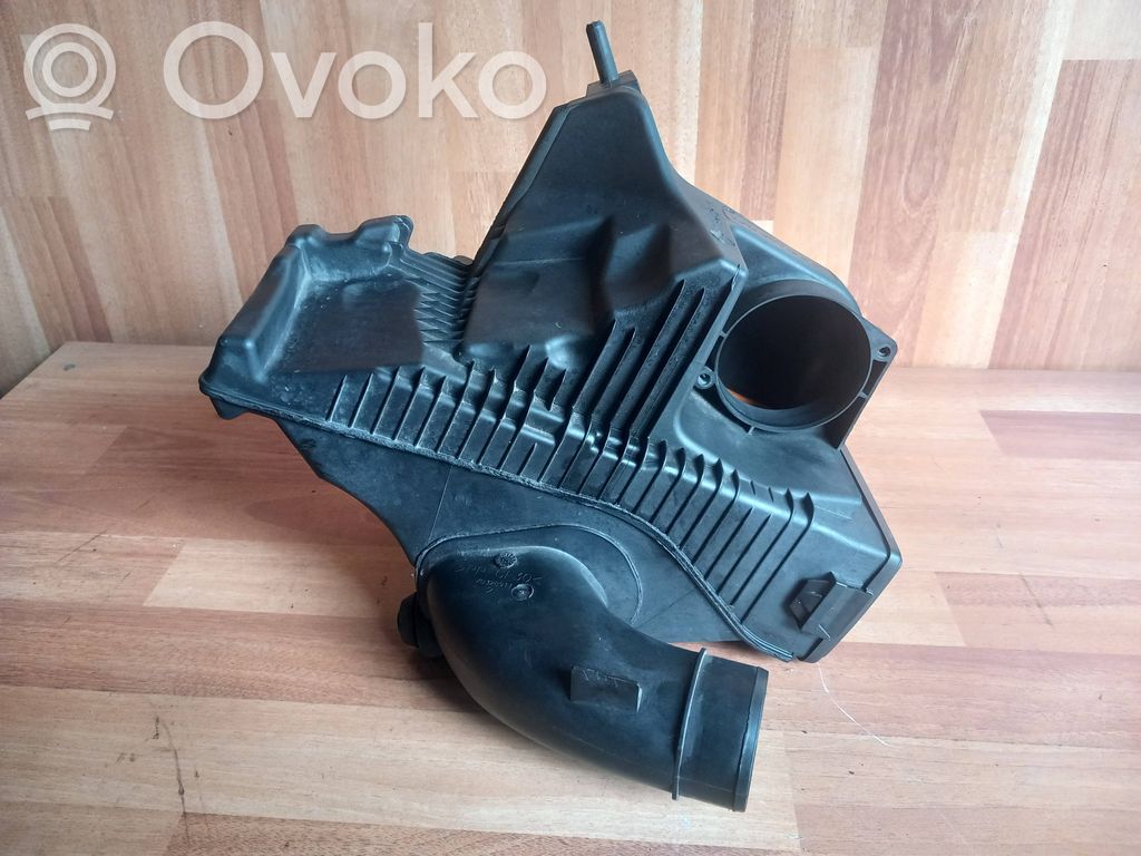 Renault Clio III Air filter box 