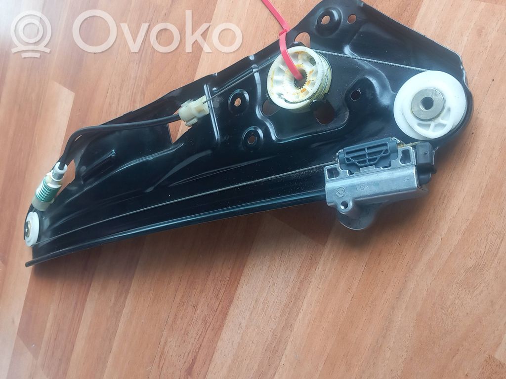 BMW 7 E65 E66 Mecanismo para subir la puerta trasera sin motor 