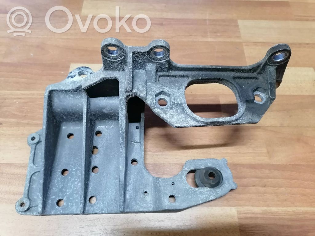 Nissan Qashqai Gearbox mounting bracket 