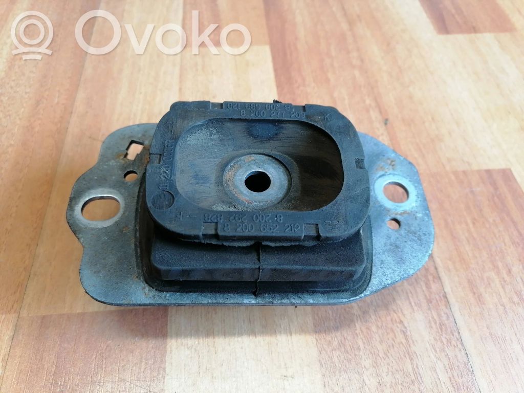 Engine mount bracket   8200292828,8200252212,8200217209,112200006R,8200689120