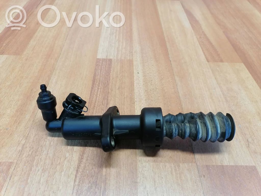Peugeot 307 Clutch slave cylinder 