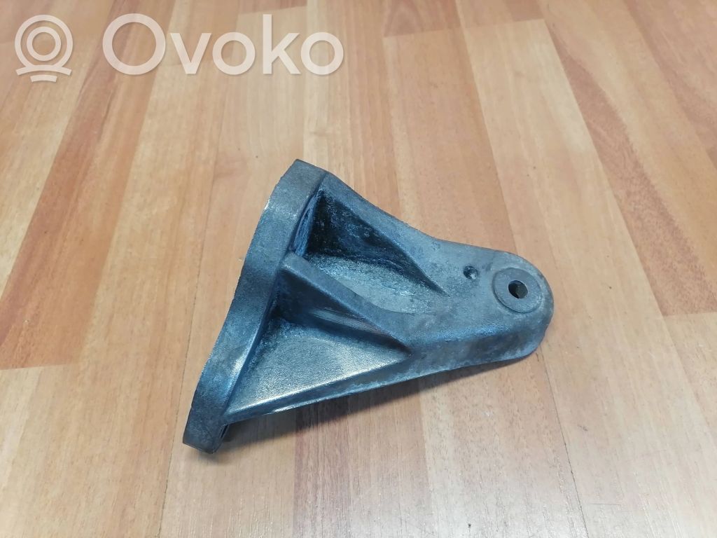 Jaguar XF X250 Engine mounting bracket 