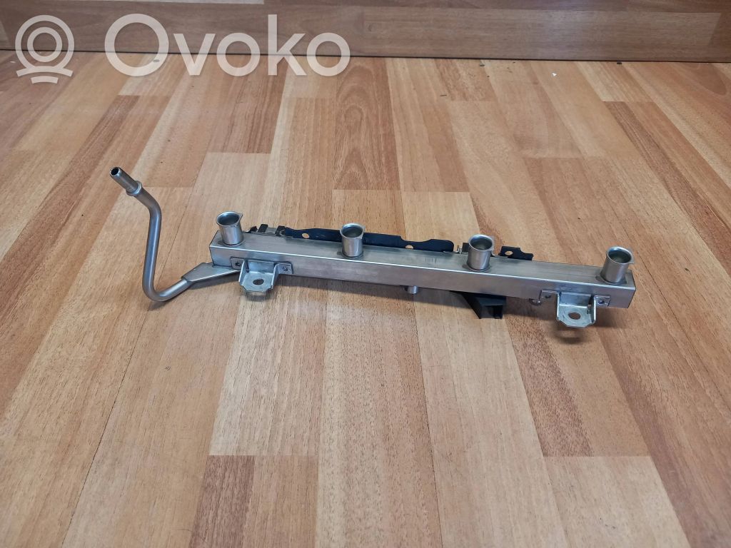 BMW 1 E81 E87 Degvielas maģistrālā caurule 