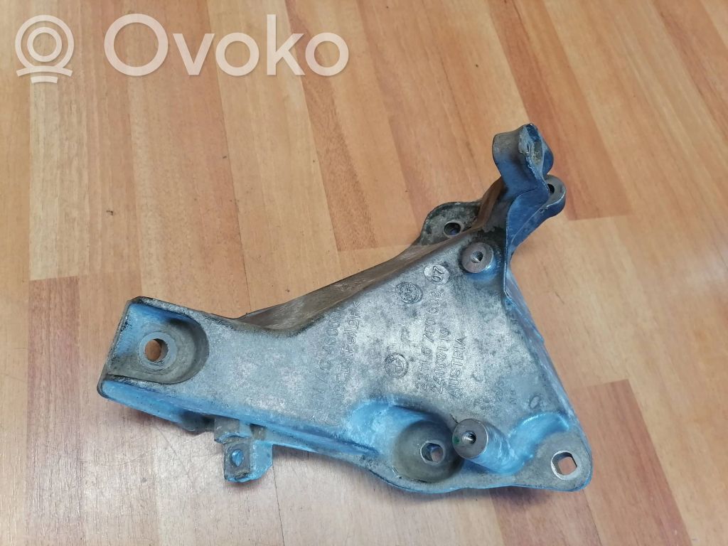 BMW 1 E81 E87 Engine mounting bracket 