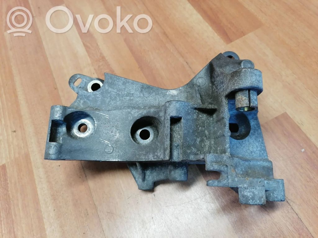 Renault Clio II Variklio tvirtinimo kronšteinas 
