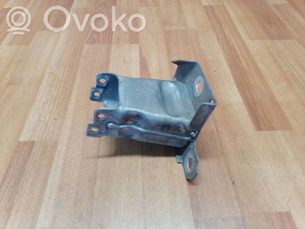 Front bumper mounting bracket   8200104186,4169
