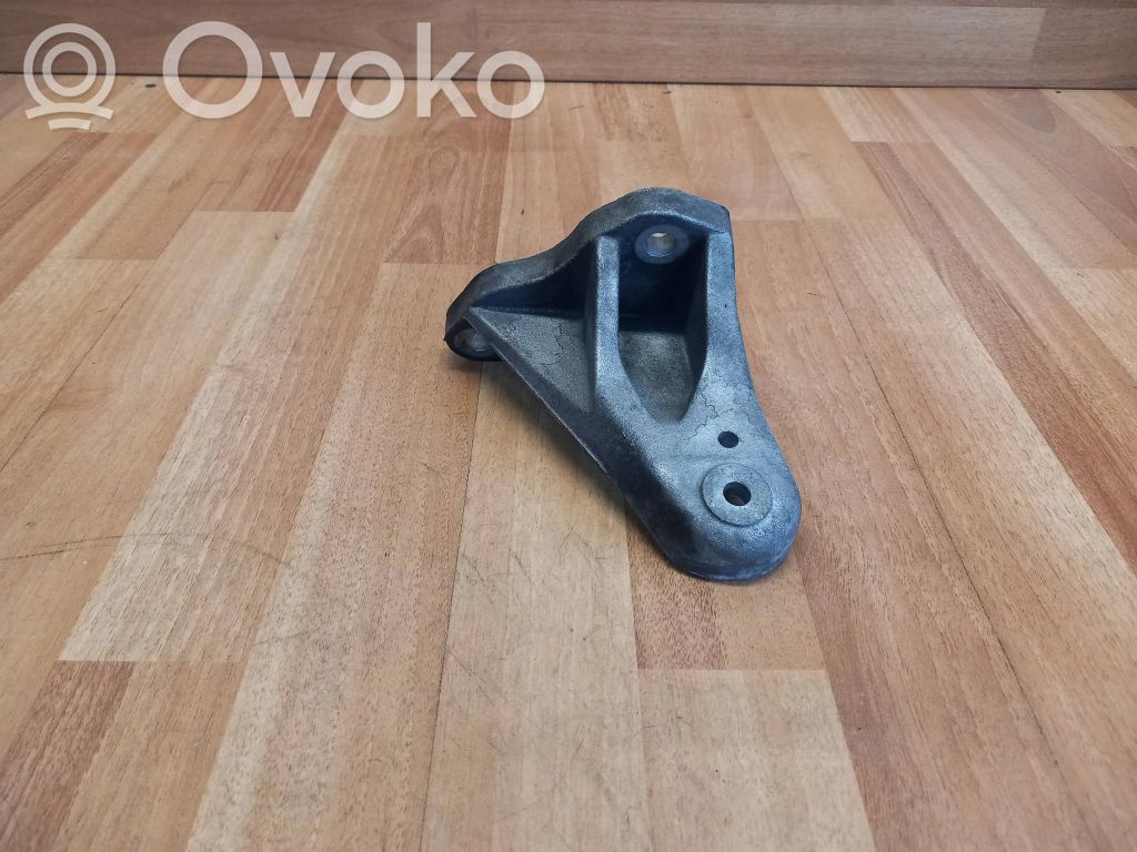 Jaguar XF X250 Engine mounting bracket 