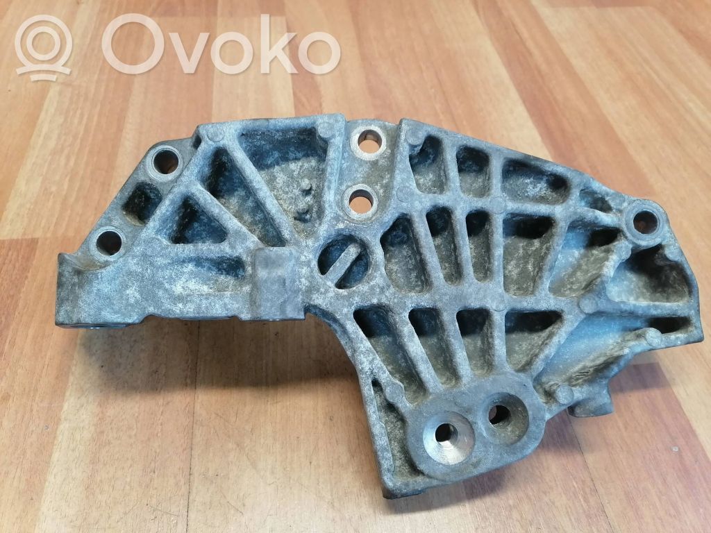 Renault Espace IV Engine mounting bracket 