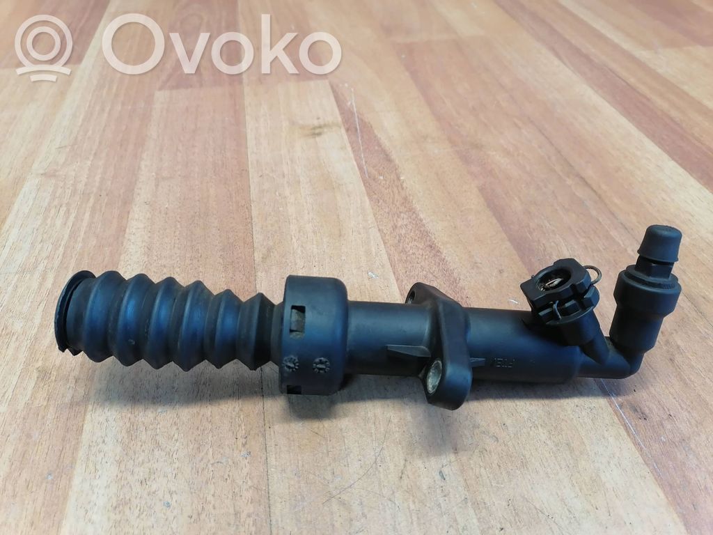 Peugeot 407 Clutch slave cylinder 