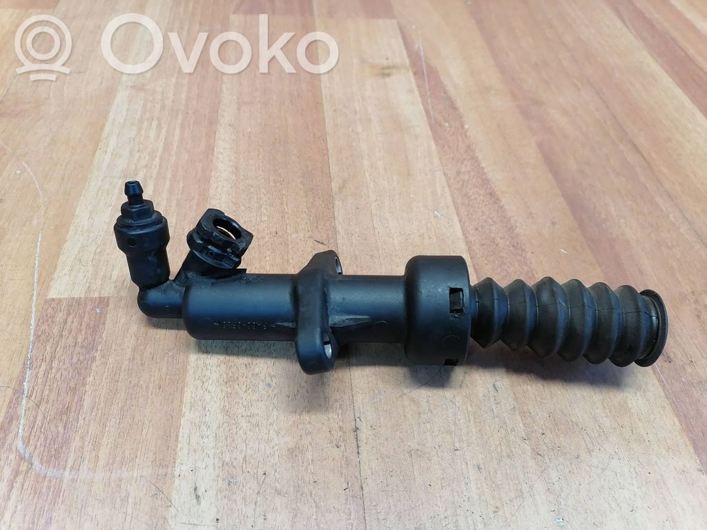 Peugeot 407 Clutch slave cylinder 
