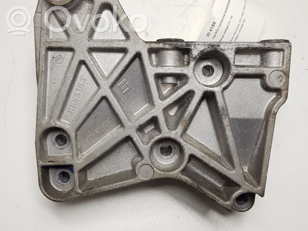 Nissan Qashqai Engine mounting bracket 