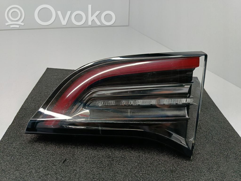 Tesla Model 3 Takaluukun takavalot 