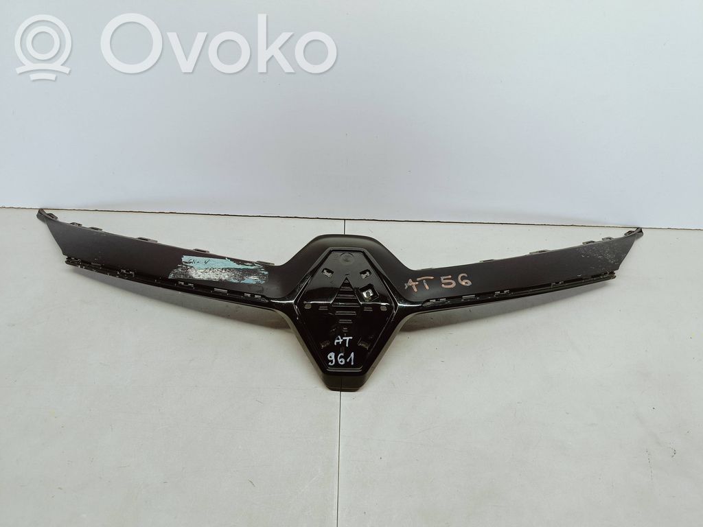 Renault Clio V Etupuskurin ylempi jäähdytinsäleikkö 