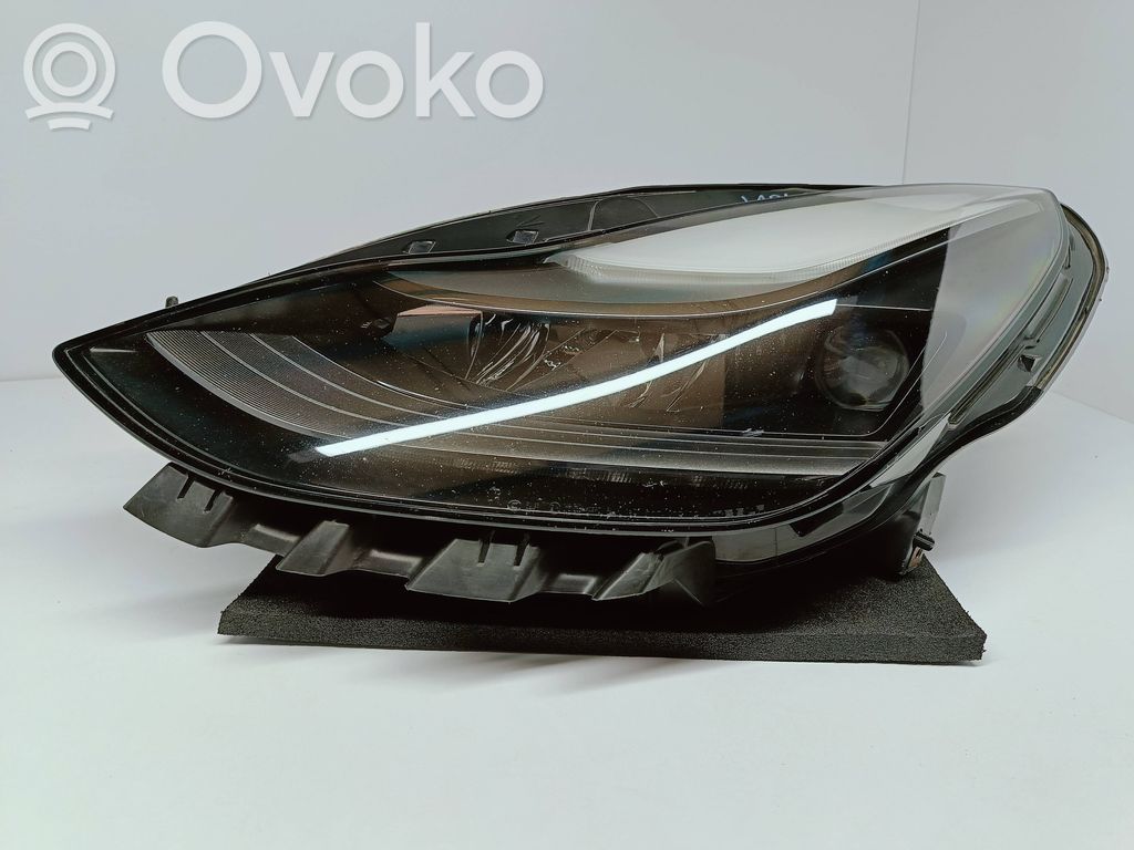 Tesla Model Y Lampa przednia 