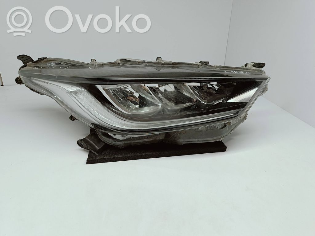 Toyota Yaris XP210 Lampa przednia 