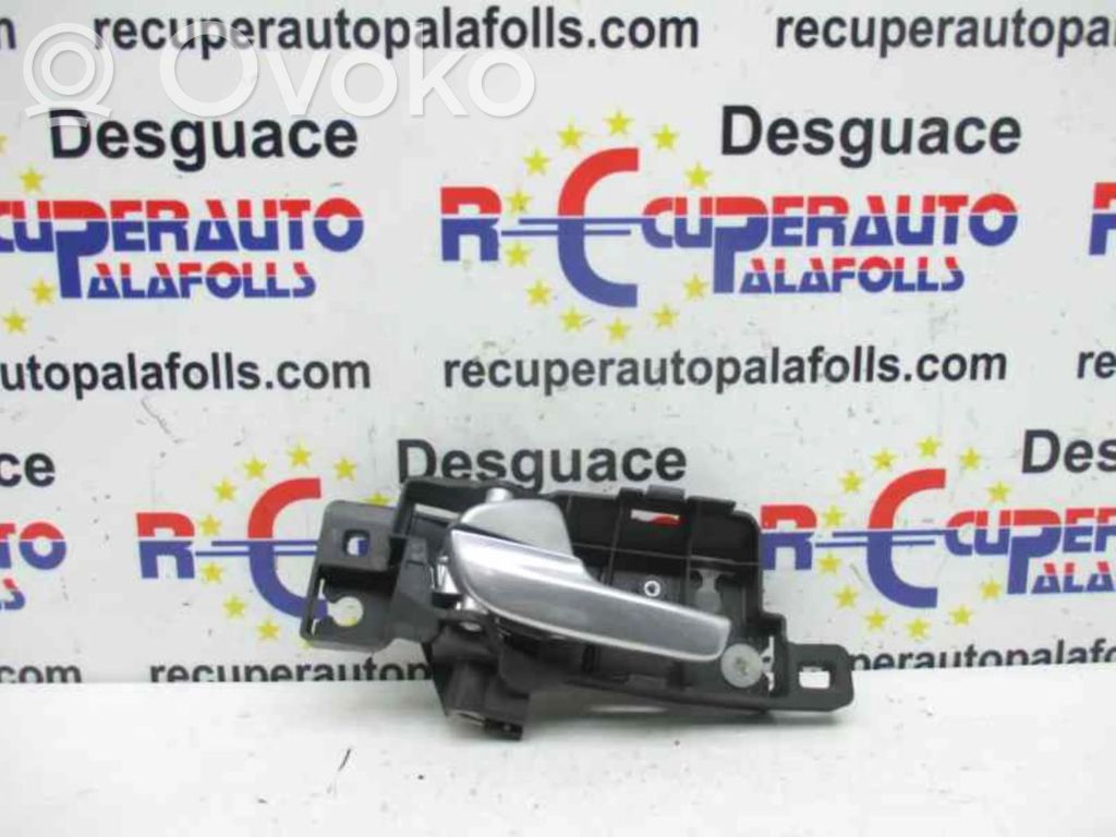 Manecilla interna puerta delantera