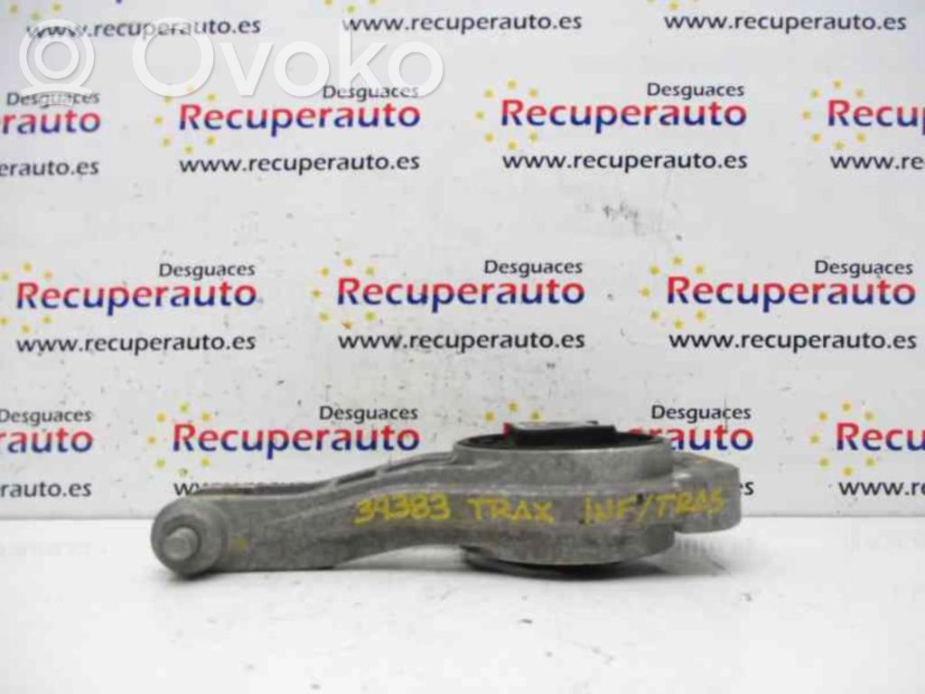 Chevrolet SS Engine mounting bracket 