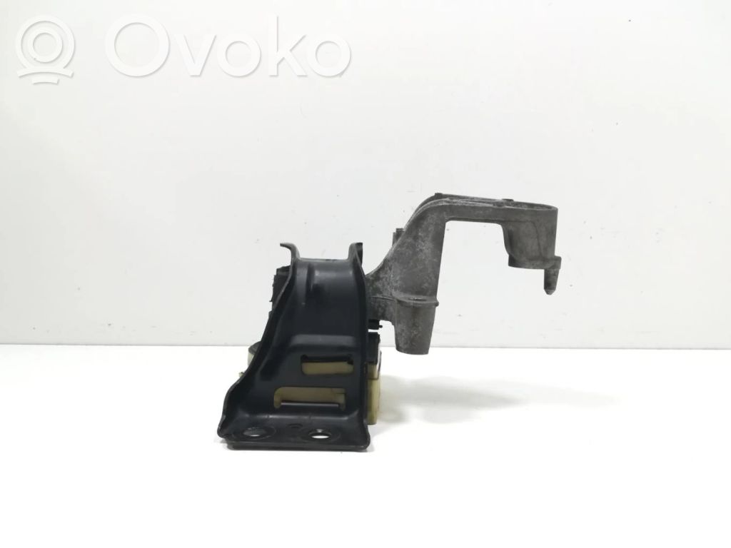 Engine mounting bracket   112104344R