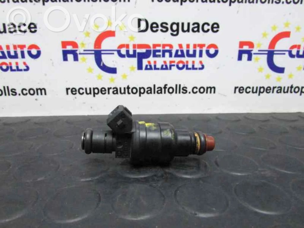 Inyector de combustible   058133551A
