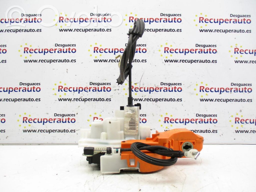 Cerradura de puerta delantera