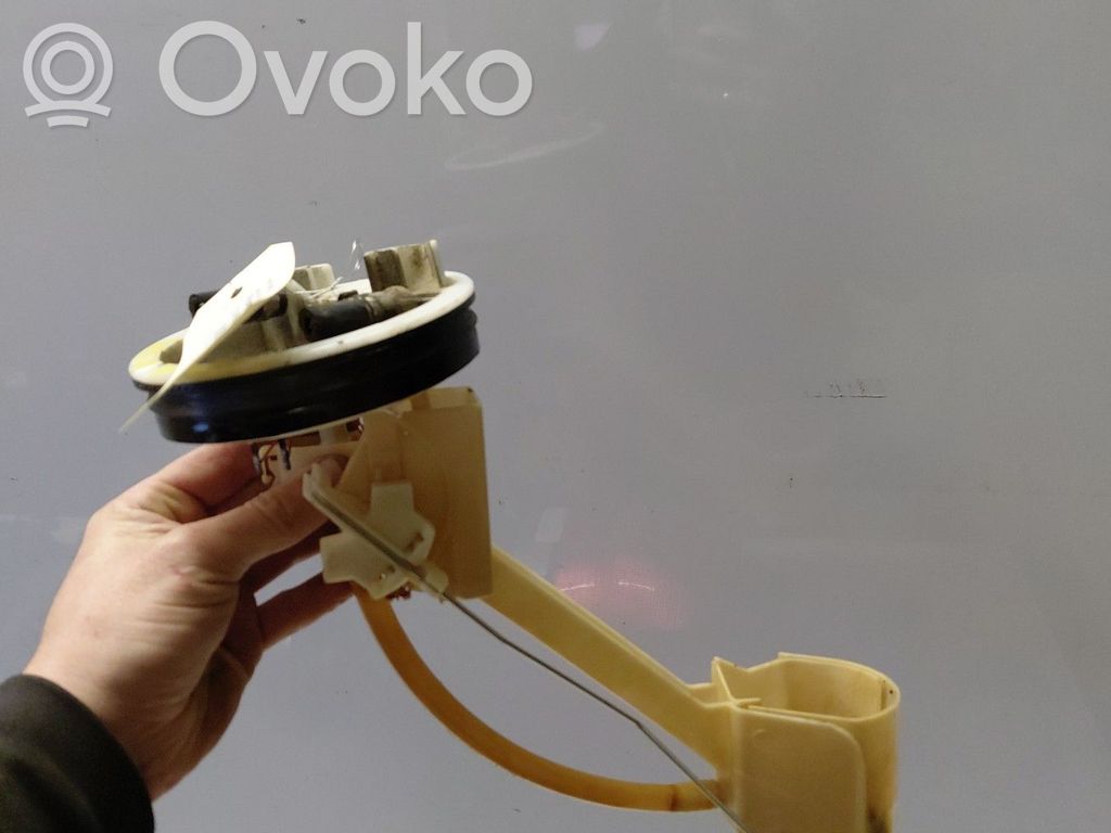 Audi A4 S4 B5 8D Bomba interna de combustible 