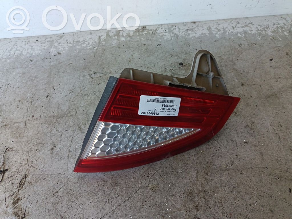 Ford Mondeo MK IV Aizmugurējais lukturis pārsegā 