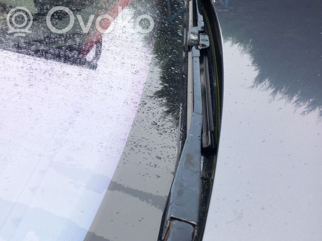 Front wiper blade arm
