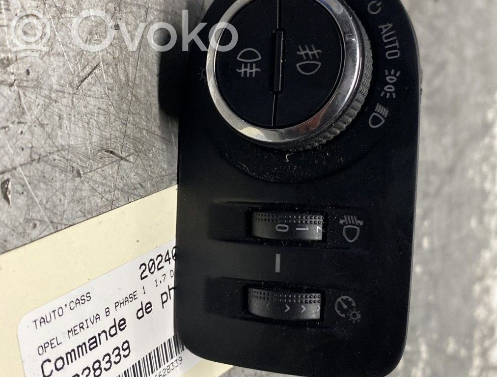 Light switch   13294825