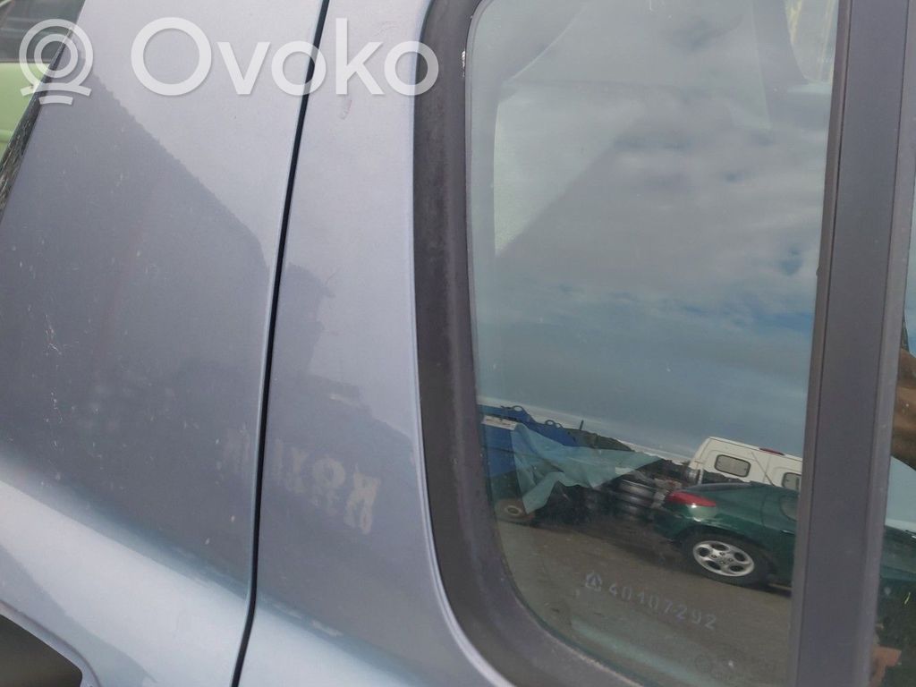 Renault Clio III Ventanilla de ventilación de la puerta trasera 