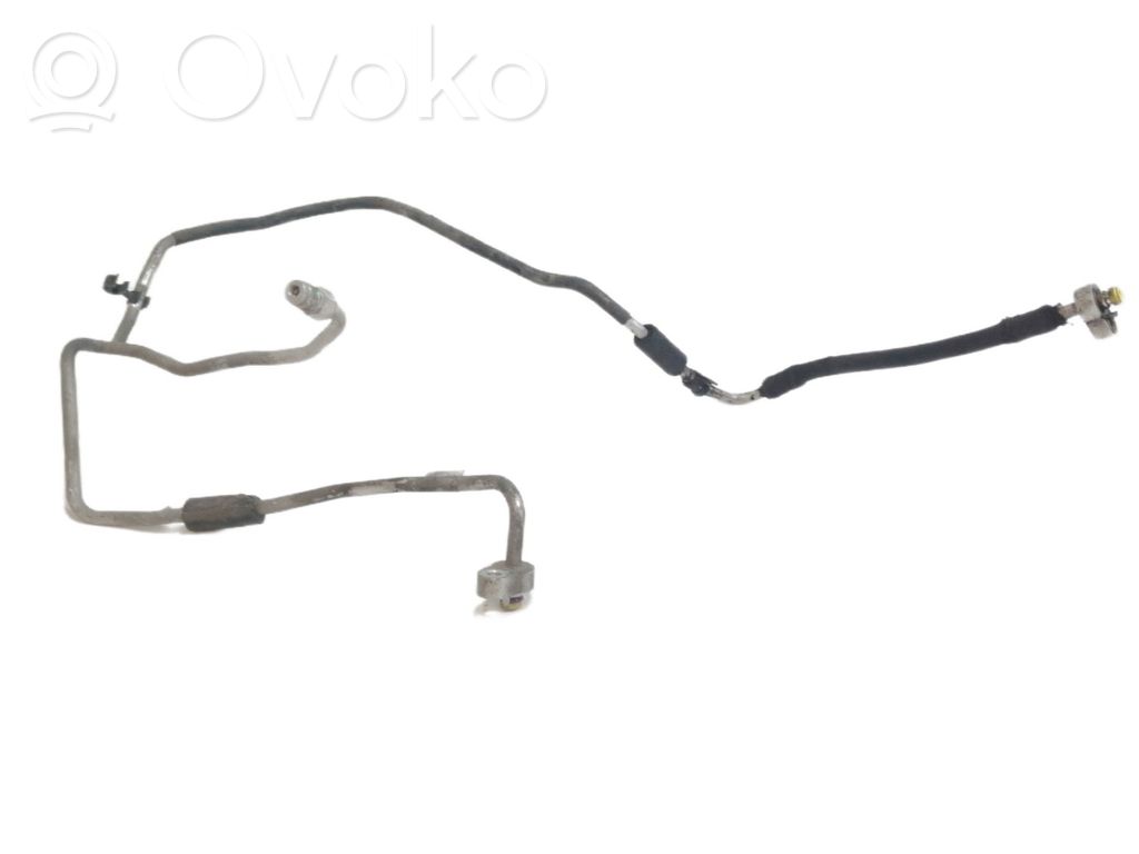 Volkswagen Touareg I Ilmastointilaitteen putki (A/C) 