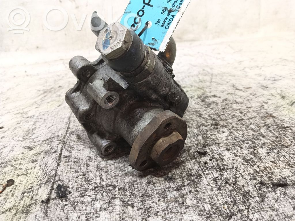 Ohjaustehostimen pumppu   2K0422154A