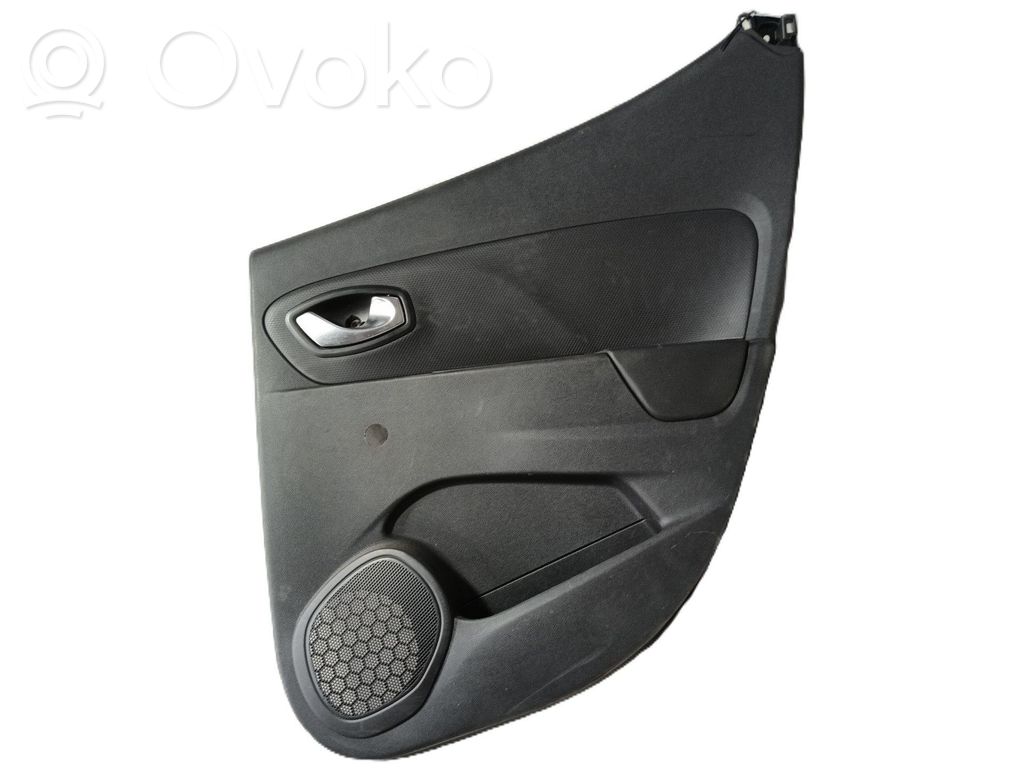 Renault Clio IV Takaoven verhoilu 