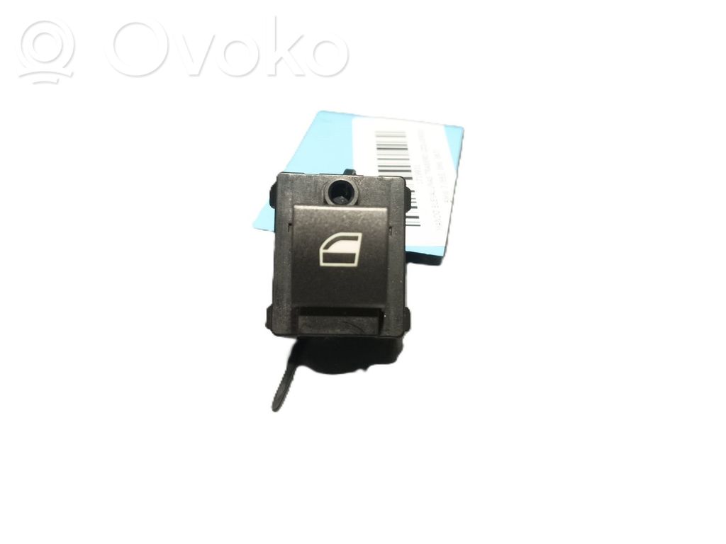 Interruptor del elevalunas eléctrico   61318379597,8379597
