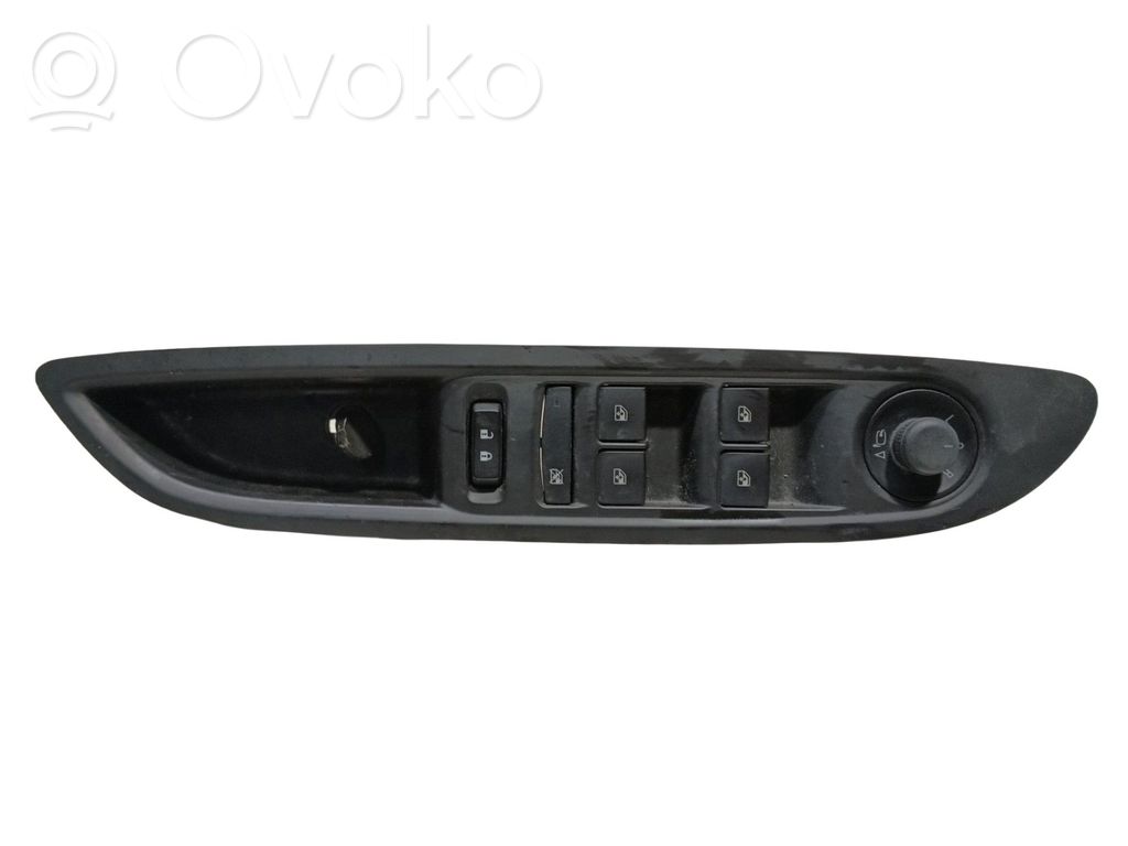 Opel Mokka X Electric window control switch 