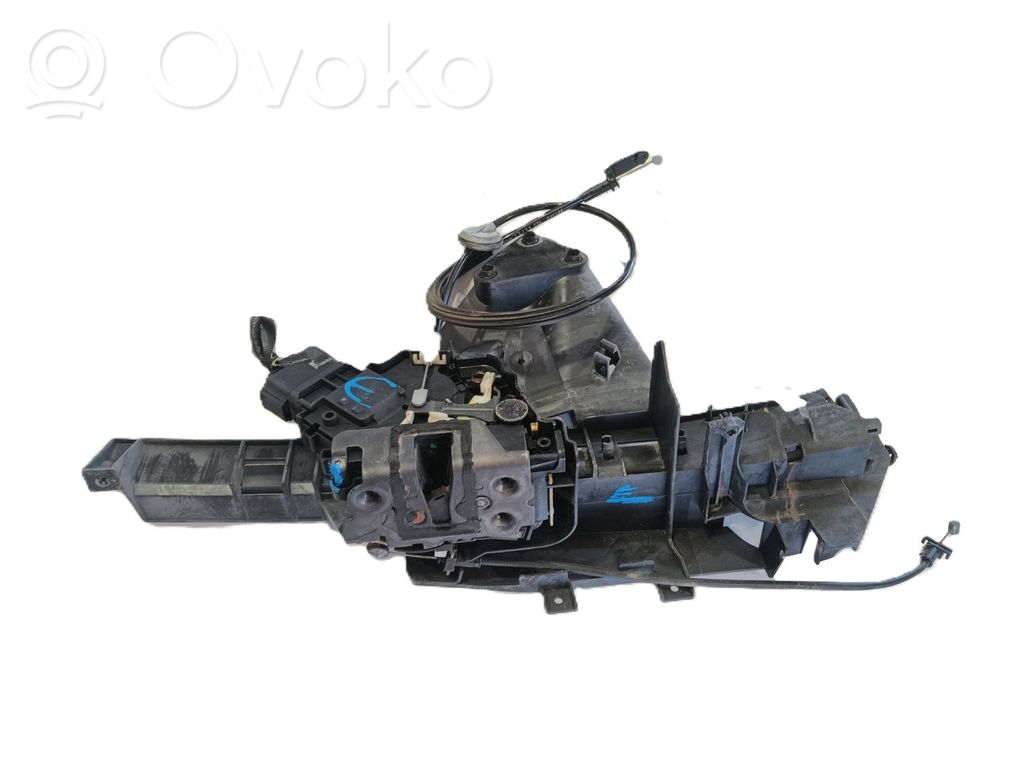 Ford Focus Priekšpusē slēdzene 