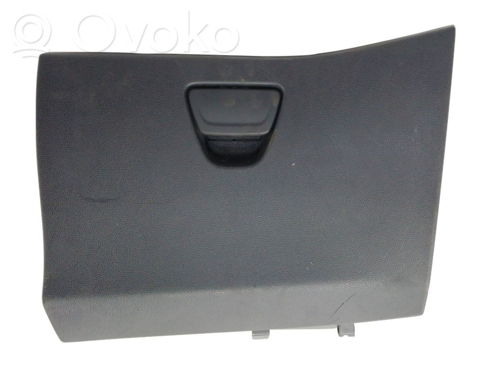 Ford Fiesta Hansikaslokero
