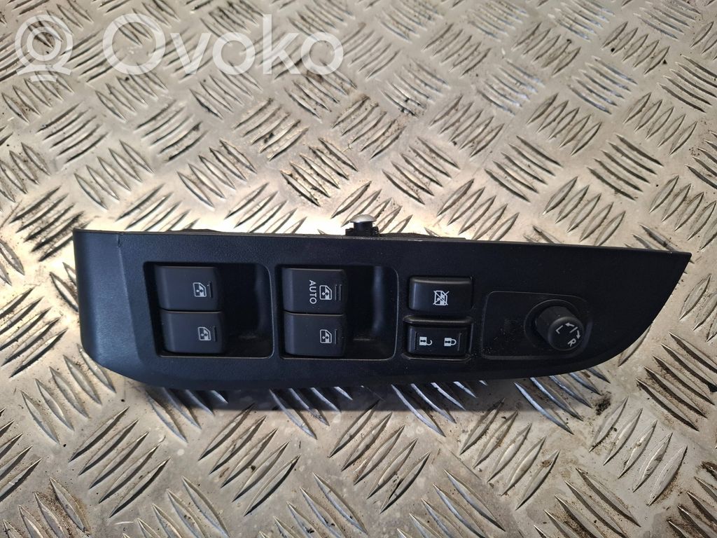 Subaru Legacy Electric window control switch 