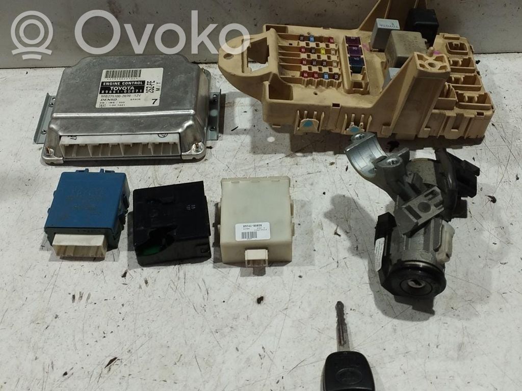 Toyota Yaris Kit cu ECU motor și set închidere uși