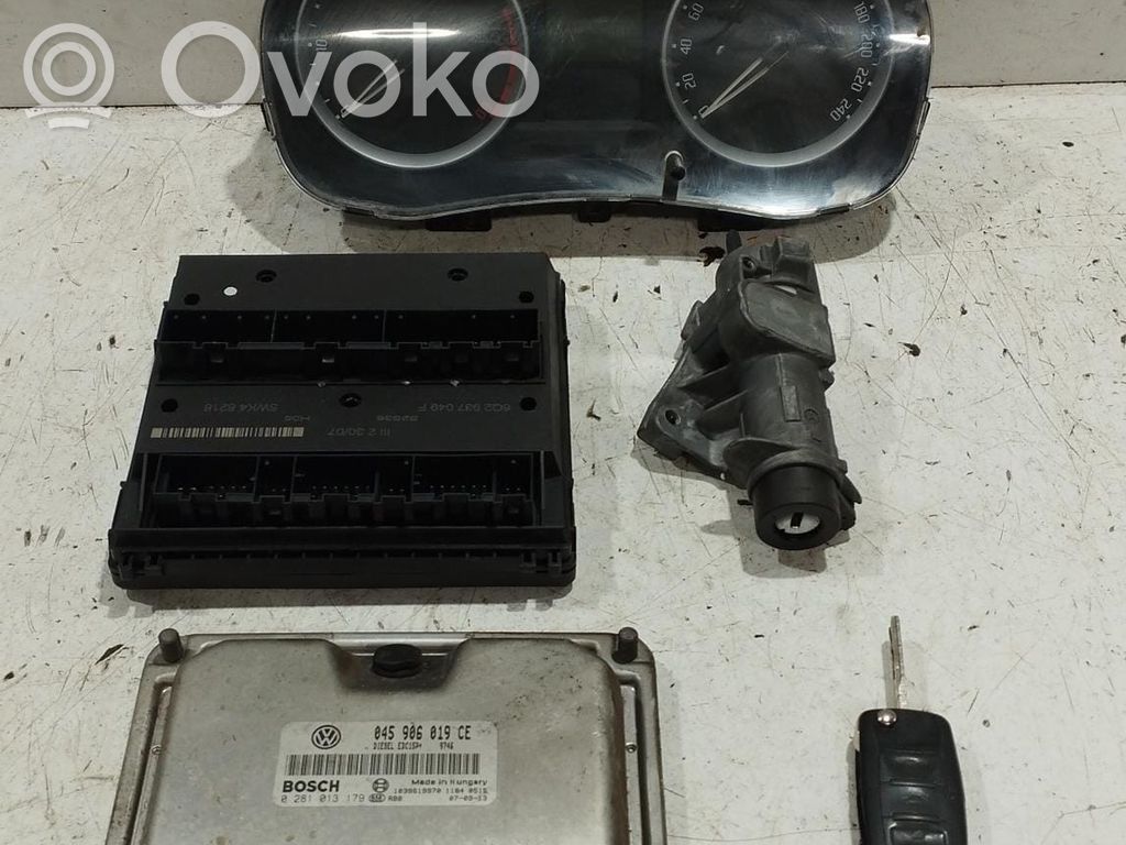 Skoda Fabia Mk2 (5J) Kit cu ECU motor și set închidere uși 