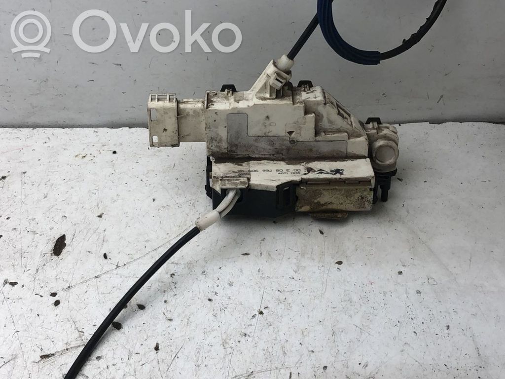 Peugeot 407 Takaoven lukko 