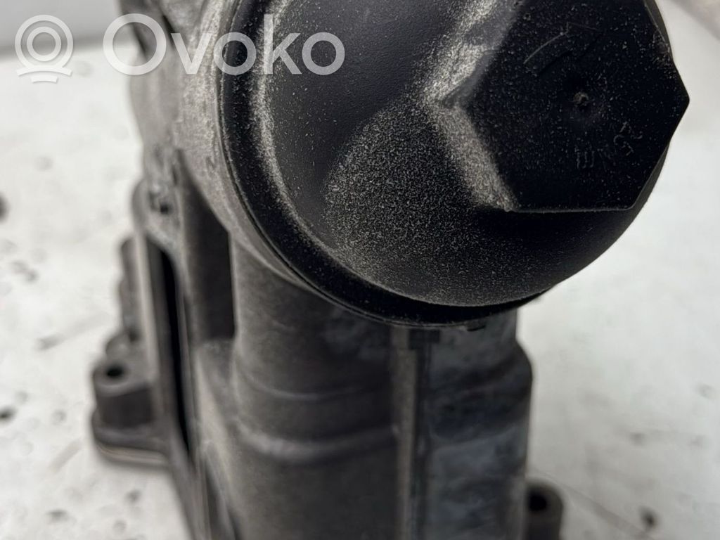 BMW 1 E81 E87 Öljynsuodattimen kannake 