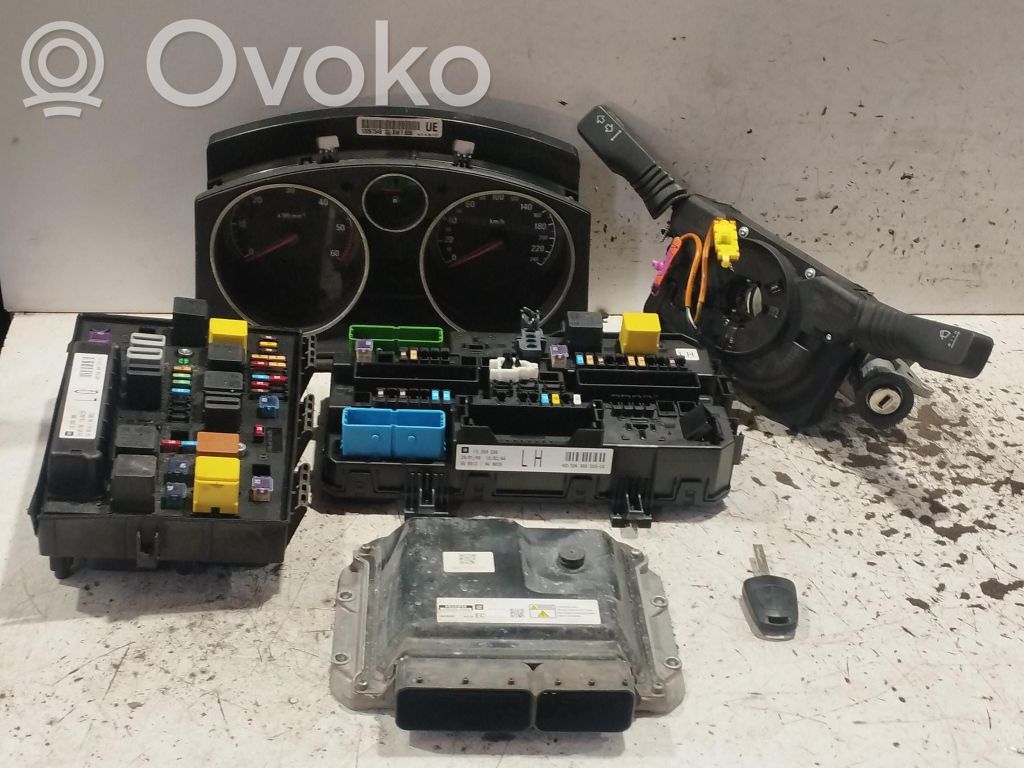 Opel Astra H Engine ECU kit and lock set 
