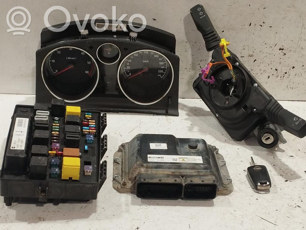 Opel Astra H Engine ECU kit and lock set 